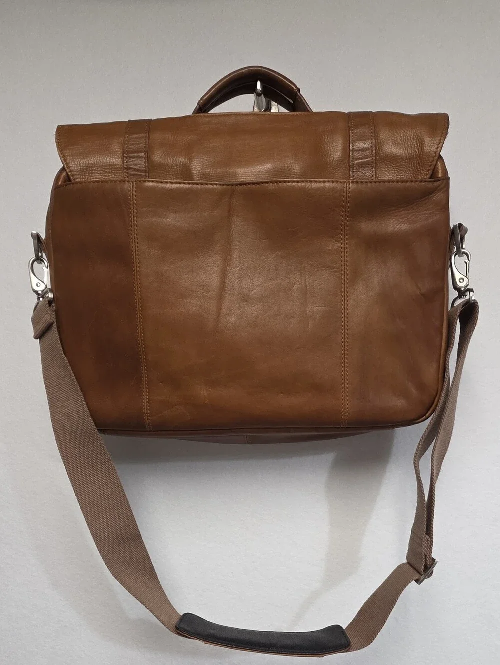 Kenneth Cole Reaction Show Business Tan Leather Messenger Bag